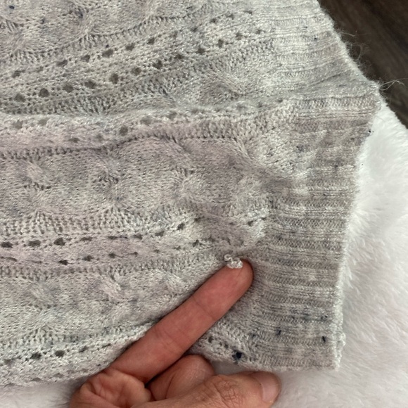 Silver and dotted black distressed open-knit v-neck scooped sweater - Picture 6 of 17